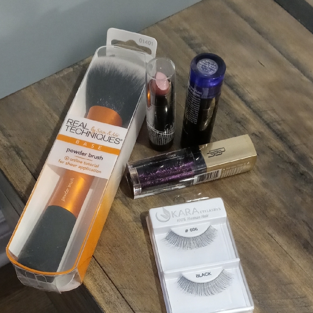 Real Techniques Brush and Makeup Set